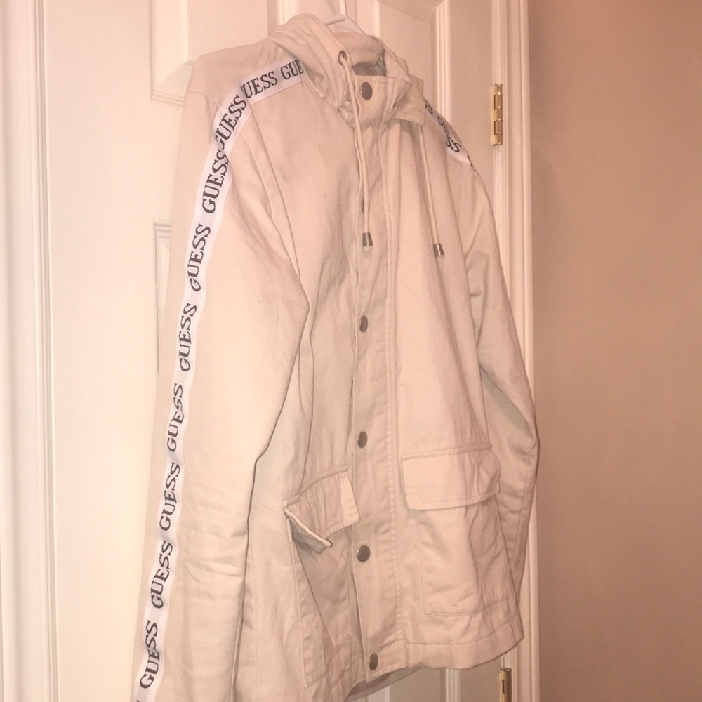 Guess jacket. - Picture 3 of 3